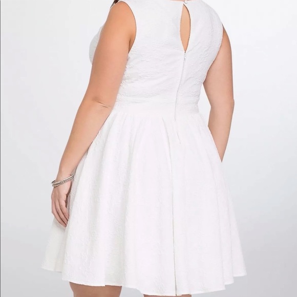 Torrid Ivory Flower Textured Dress Size 1 - Picture 2 of 3